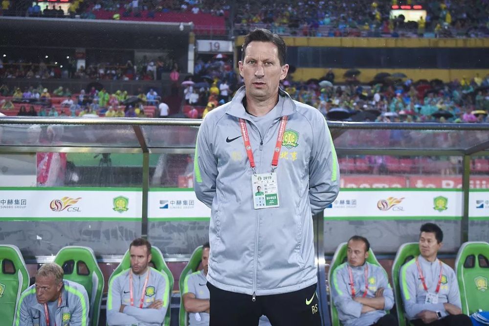 边路传中与 边路传中与